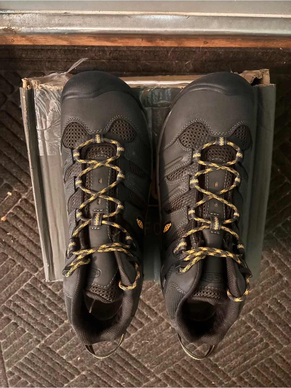 Keen Men's Black and Yellow Lace-Up Hiking Boots